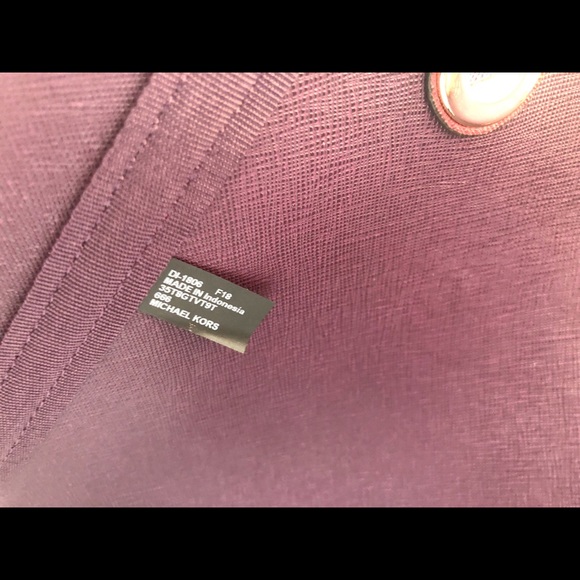 SALE👜💕-NWT Michael Kors Travel Large Tote - Picture 6 of 6